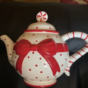 Harry & David polka dot & peppermint tea pot